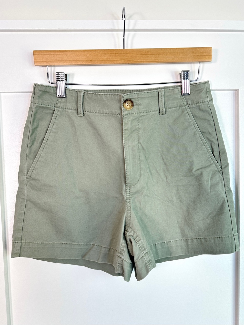 LOFT Washed Twill Shorts Women's Size 2 Sage Green Casual Summer Chinos